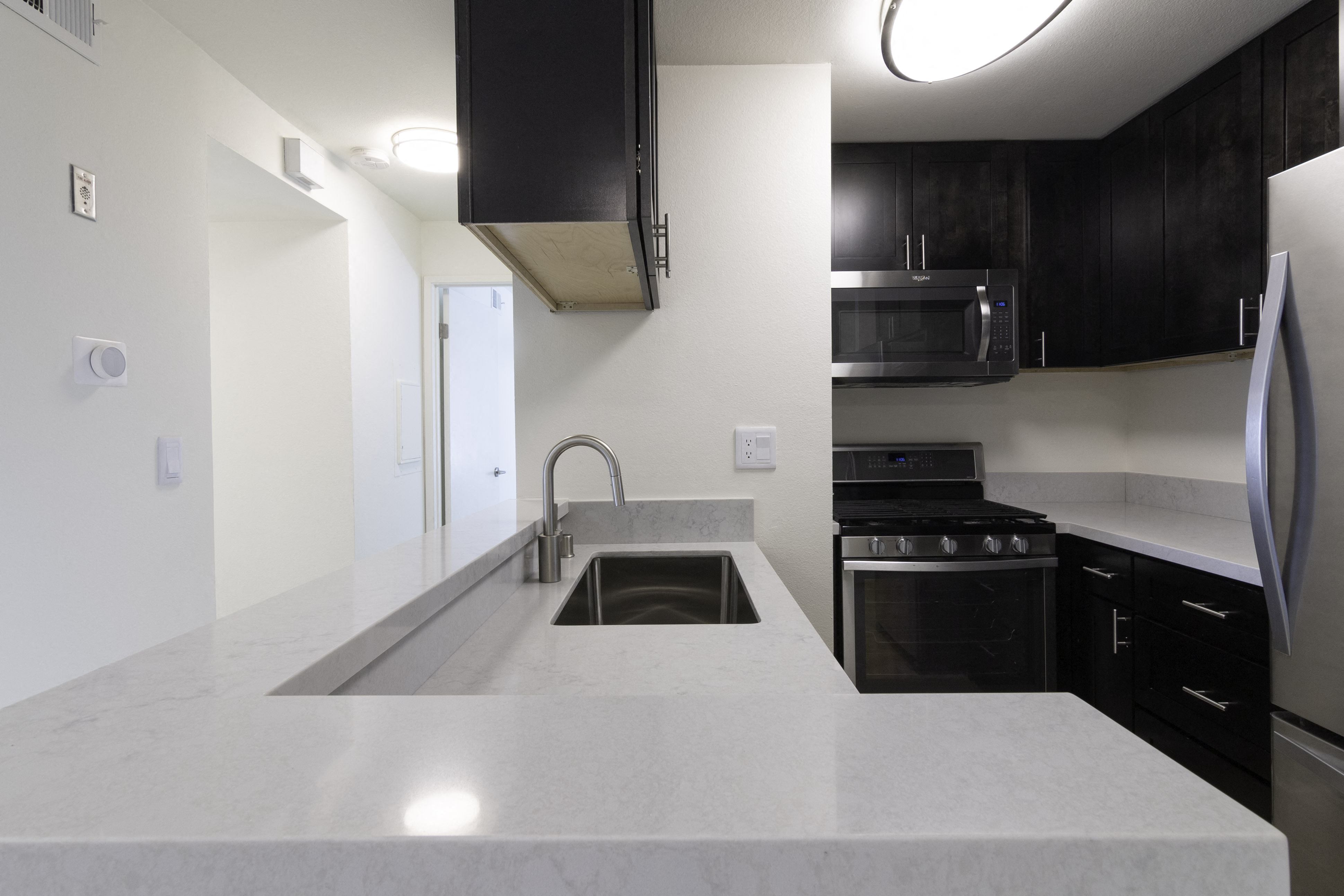 Canoga-Park-Apartments-2b1b-Kitchen1